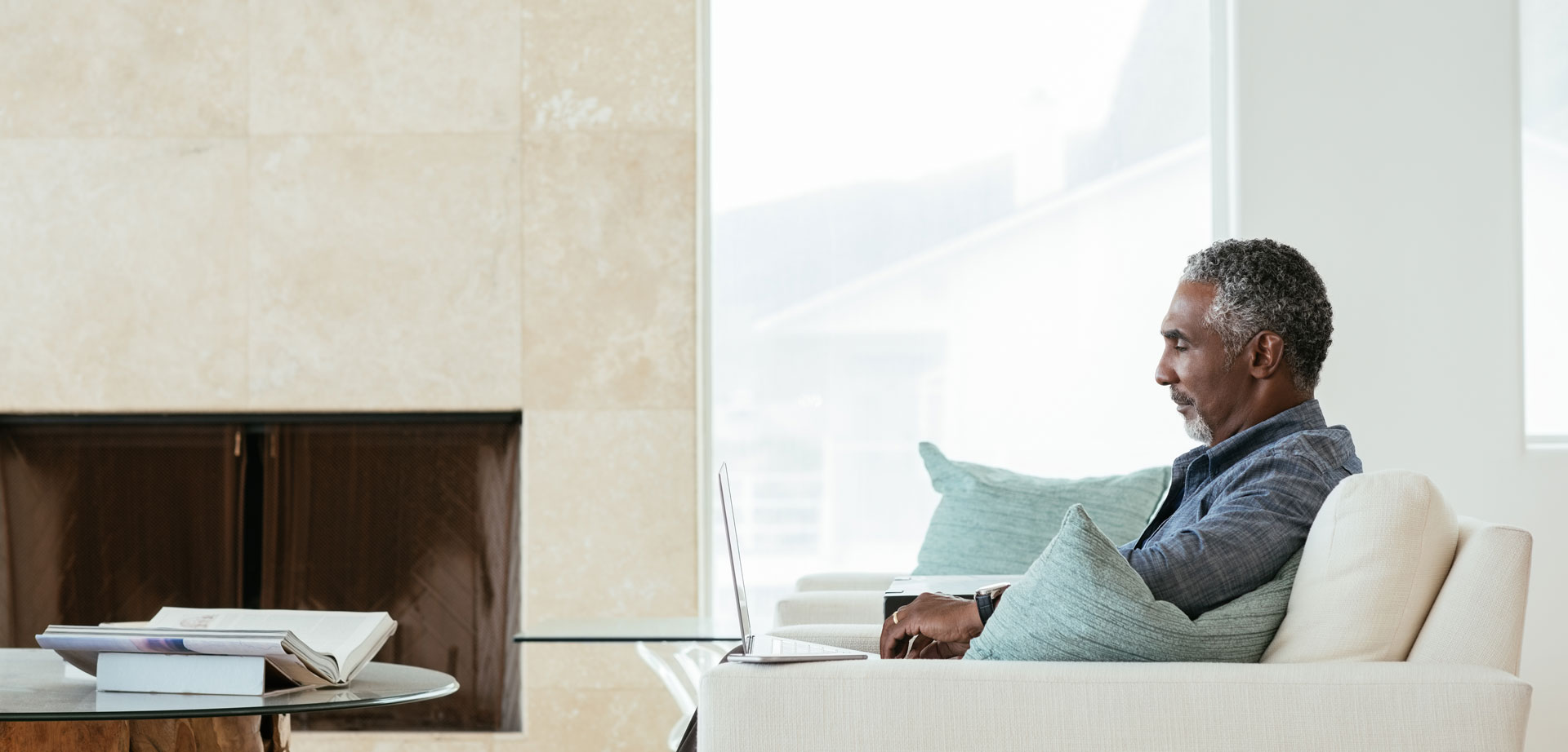 Man working on computer | Alliant Private Client